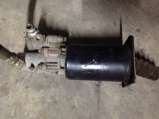 ปั๊มครัชล่างเกียร์ ZF16