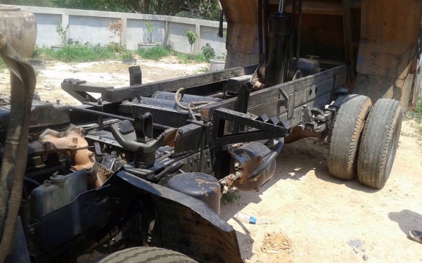 ISUZU NPR 115 HP 4BD1 หกล้อดั๊มพ์ กระบะดั๊มพ์เหล็ก 4 ตันความยาว 3.60 เมตรสภาพดีสวยไม่มีผุพร้อมบรรทุกหนักได้เลย เครื่องยนต์ 115 แรงเครื่องแรงดีสุดๆครับ หัวเก๋งสวยๆไม่ผุภายในเก๋งคอนโซลครบพร้อม พวงมาลัยธรรมดา ช่วงล่างใหญ่คัชซีไม่บวม ติด F หน้า F หลังครบ ยาง