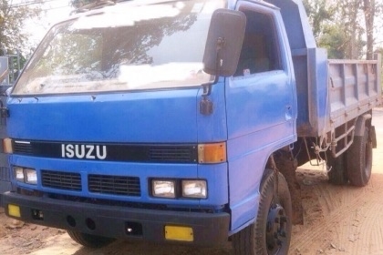 ISUZU NPR 115 HP 4BD1 หกล้อดั๊มพ์ กระบะดั๊มพ์เหล็ก 4 ตันความยาว 3.60 เมตรสภาพดีสวยไม่มีผุพร้อมบรรทุกหนักได้เลย เครื่องยนต์ 115 แรงเครื่องแรงดีสุดๆครับ หัวเก๋งสวยๆไม่ผุภายในเก๋งคอนโซลครบพร้อม พวงมาลัยธรรมดา ช่วงล่างใหญ่คัชซีไม่บวม ติด F หน้า F หลังครบ ยาง