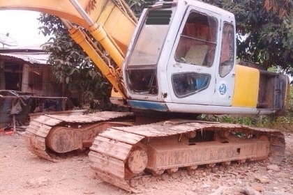 SUMITOMO SH200 เครื่องเดิมปั๊มเดิมๆแห้งดีแรงดีพร้อมทำงานได้เลยครับ รถบอดี้สวย ภายในเก๋งอุปกรณ์อยู่ครบ คอนโทรลง่ายทำงานได้เร็วดี ภายนอกบูมอาร์มมีปะบ้างนิดหน่อยครับพร้อมใช้งานได้เลยไม่มีปัญหาครับ ช่วงล่างเอวแน่น เฟลมสวยไม่มีผุ โรลเลอร์โซ่บูทใบแทรกสภาพด