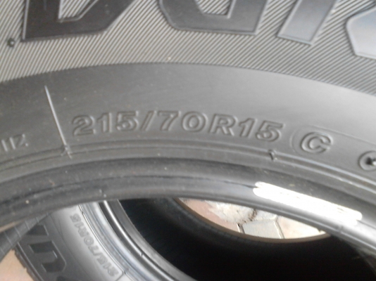 215/70R15 มี 2 เส้น ดอกยาง สวย หนา  โทร.081-427-3941