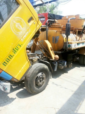 หกล้อ อีซูซุ NKR110ปี35 บรรทุกน้ำและสิ่งปฏิกูล สภาพดีเดิมๆพร้อมใช้งาน ทะเบียนพร้อมโอน