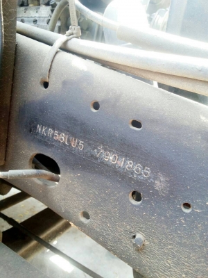 หกล้อ อีซูซุ NKR110ปี35 บรรทุกน้ำและสิ่งปฏิกูล สภาพดีเดิมๆพร้อมใช้งาน ทะเบียนพร้อมโอน