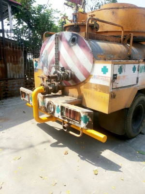 หกล้อ อีซูซุ NKR110ปี35 บรรทุกน้ำและสิ่งปฏิกูล สภาพดีเดิมๆพร้อมใช้งาน ทะเบียนพร้อมโอน