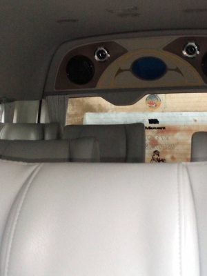 ขายดาวน์รถตู้สภาพใหม่