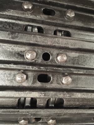 ขายด่วน โซ่พร้อมแผ่นรถขุด(แบคโฮ) พีซี40-7