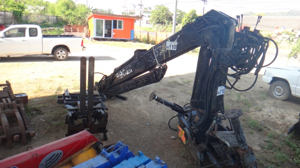 ขายเครนคีบไม้  JONSERED รุ่น  990 ขนาด 7 ตัน (ไม่มีหัวคีบ)