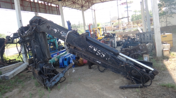 ขายเครนคีบไม้  JONSERED รุ่น  990 ขนาด 7 ตัน (ไม่มีหัวคีบ)