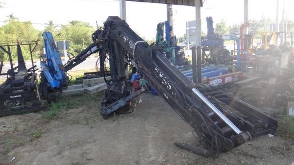 ขายเครนคีบไม้  JONSERED รุ่น  990 ขนาด 7 ตัน (ไม่มีหัวคีบ)