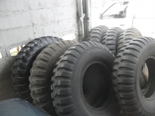 ยาง 11.00 -20 ลายทหาร สวยๆ ราคา เส้นละ 1500 บาท