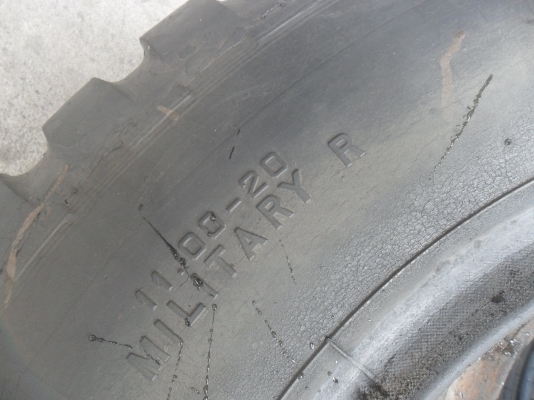 ยาง 11.00 -20 ลายทหาร สวยๆ ราคา เส้นละ 1500 บาท