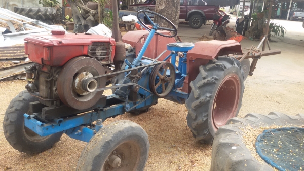 ขายรถไถหนังขับเครื่องยันม้า18แรง ราคา36000บาท อุปกรณ์มีผาน1ลูกติดนิม รถเดิมๆรถอยู่ วังบัว อ คลองขลุง จ กำแพง โทร 0813655997 อำพร พาเจริญราคานี้ยังต่อลองได้อีกนะครับ