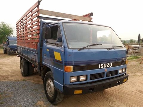 ขายISUZU NPR115แรง เครื่องดี แคชซีสวย ยางดี ภายในสวย เฟืองท้ายใหญ่F หน้า-หลัง สภาพสวยพร้อมใช้งาน เอกสารพร้อมโอน สนใจโทร 090-8588220คุณนะ 093-3258446คุณบิว ID:narong498 หรือ www.truck.in.th/498 หรือเพจFacebook ณรงค์ ซื้อขายรถมือสอง (เว็บไซต์ส่วนตัว)