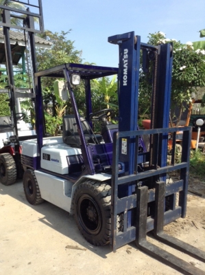 +++ ขายโฟล์คลิฟท์  KOMATSU FD30-11  ขนาด  3  ตัน  เครื่องยนต์ดีเซล  เสา  3  เมตร  เกียร์ธรรมดา  งา  1,070  มม.  ยางลมครับ