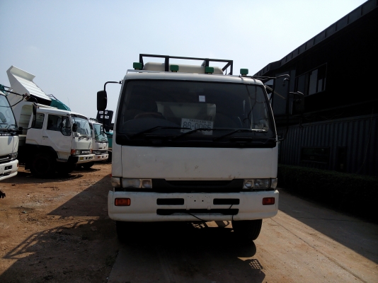 ขายหัวลาก NISSAN UD เครื่อง ฮุนได 290 แรงม้า NGV 100\% พร้อมหางเซมิดั้มพ์ ยาว 9.10 พร้อมทะเบียน คุ้มค่าน่าใช้ สนใจติดต่อเลย