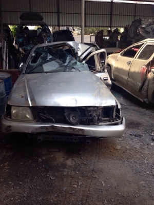 โตโยต้าD4D สีเทา  ปี04 เครื่องเกียรสมบูรณ์ รื้อเป็นอะไหลได้ทุกอย่าง บุคคลโอนลอยๆ