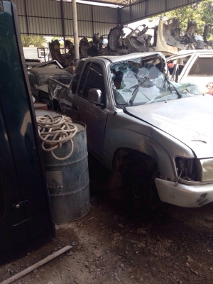 โตโยต้าD4D สีเทา  ปี04 เครื่องเกียรสมบูรณ์ รื้อเป็นอะไหลได้ทุกอย่าง บุคคลโอนลอยๆ