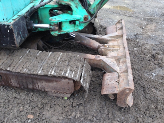 ขุดเก่าไทย Kobelco 40 ปั๊มนิ่ว ขายตามสภาพ ขุดเก่าไทย Kobelco 40 ปั๊มนิ่ว ขายตามสภาพ