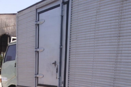 หกล้อ ฮีโน้ KM 779 บรรทุกตู้แห้ง ยาว5.50ม รถวิ่งงานประจำสภาพดีใช้งานได้เลย ทะเบียนพร้อมโอน