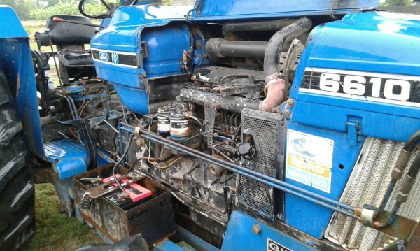 ขายรถไถฟอร์ด 6610 สองเพลา ZF 335 ดันหน้า ผ่านสามไครเฮงหลี เล่มทะเบียนพร้อมใช้