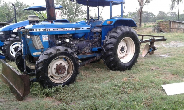 ขายรถไถฟอร์ด 6610 สองเพลา ZF 335 ดันหน้า ผ่านสามไครเฮงหลี เล่มทะเบียนพร้อมใช้