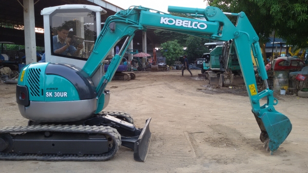 ขายรถขุดเล็ก KOBELCO SK-30UR  เครื่องดี ระบบดีปั้มดี ระบบไฟฟ้าใช้งานได้ปกติ มีเซนเซอร์วัดระดับความลึก มีใบอินวอย พร้อมจดทะเบียน ราคา 290,000 สนใจติดต่อ 083-3436937 รุ่งเรืองแทรคเตอร์ LINE:mjkodream