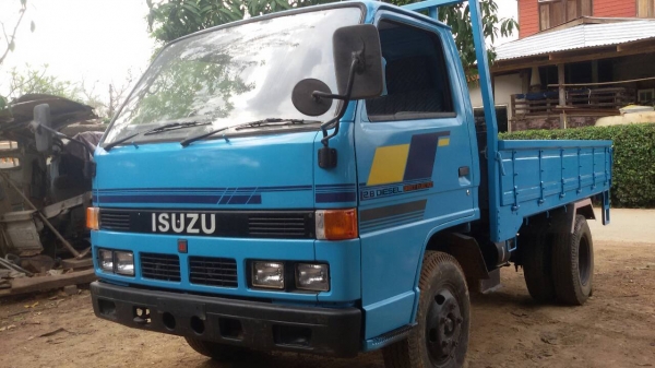 (ร้านรุ่งโรจน์ 082-1057078)ขาย6 ล้อ isuzu NKR สวยๆ ถูกๆ ภาษีเต็ม )เครื่องแน่น แห้ง ไม่มีไอ ช่วงล่างแน่น แชสซีสวยจัดทั้งเส้นเดิมๆ ไม่ผุไม่ดาม ซื้อไปใช้งานได้เลย ทะเบียนพร้อมโอนทั่วไทย