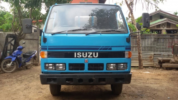 (ร้านรุ่งโรจน์ 082-1057078)ขาย6 ล้อ isuzu NKR สวยๆ ถูกๆ ภาษีเต็ม )เครื่องแน่น แห้ง ไม่มีไอ ช่วงล่างแน่น แชสซีสวยจัดทั้งเส้นเดิมๆ ไม่ผุไม่ดาม ซื้อไปใช้งานได้เลย ทะเบียนพร้อมโอนทั่วไทย