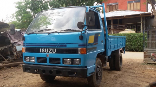 (ร้านรุ่งโรจน์ 082-1057078)ขาย6 ล้อ isuzu NKR สวยๆ ถูกๆ ภาษีเต็ม )เครื่องแน่น แห้ง ไม่มีไอ ช่วงล่างแน่น แชสซีสวยจัดทั้งเส้นเดิมๆ ไม่ผุไม่ดาม ซื้อไปใช้งานได้เลย ทะเบียนพร้อมโอนทั่วไทย