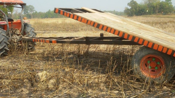 ขายพ่วงลากแบ็คโฮเล็ก5ตัน 39,000ขนอ้อยได้