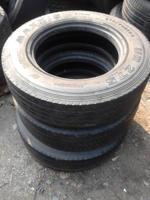 215/75R17.5 MAXXIS UR-275   มี 3 เส้น โทร 081-427-3941