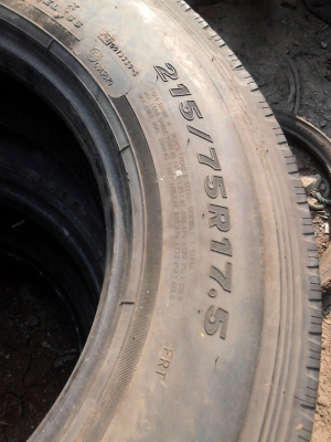 215/75R17.5 MAXXIS UR-275   มี 3 เส้น โทร 081-427-3941