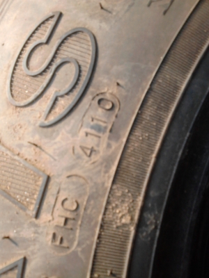 215/75R17.5 MAXXIS UR-275   มี 3 เส้น โทร 081-427-3941