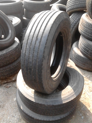 215/75R17.5 MAXXIS UR-275   มี 3 เส้น โทร 081-427-3941