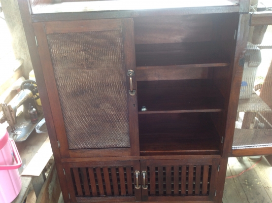 ตู้กับข้าวไม้สักเก่า