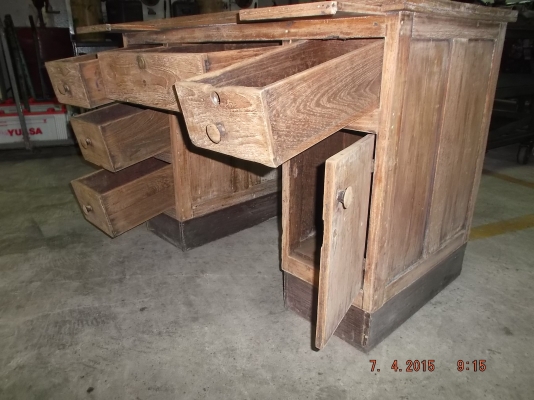 โต๊ะทำงานไม้สักเก่า ทั้งหลัง สภาพดี หายากมาก ใครได้ครอบครองไม่ผิดหวัง โต๊ะทำงานไม้สักเก่า ทั้งหลัง สภาพดี หายากมาก ใครได้ครอบครองไม่ผิดหวัง