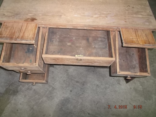 โต๊ะทำงานไม้สักเก่า ทั้งหลัง สภาพดี หายากมาก ใครได้ครอบครองไม่ผิดหวัง โต๊ะทำงานไม้สักเก่า ทั้งหลัง สภาพดี หายากมาก ใครได้ครอบครองไม่ผิดหวัง