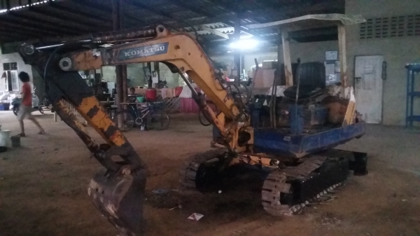 ขายรถแบคโฮ  KOMATSU  pc 20-5 บูมอามร์ยาวเท่า30พร้อมใช้ราคาถูก
