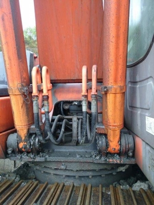 รถขุด HITACHI ZX200-E 1*****  5963ชม.  ปี2004  เครื่องISUZU AA-6BG1T  รถสภาพดีครับ