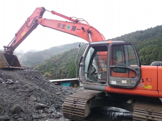 รถขุด HITACHI ZX200-E 1*****  5963ชม.  ปี2004  เครื่องISUZU AA-6BG1T  รถสภาพดีครับ