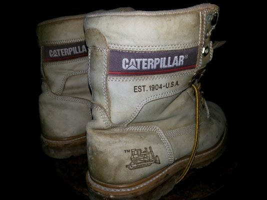 ขายรองเท้าแนวลุยๆ 2 คู่