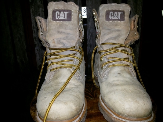 ขายรองเท้าแนวลุยๆ 2 คู่