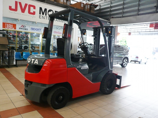 ขายรถโฟล์คลิฟท์มือสอง toyota รุ่น 8FGL25 ราคา 355,000 บาท นำเข้าจากประเทศญี่ปุ่น 100\% ไม่เคยใช้งานในไทย