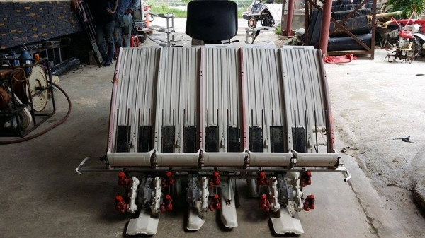 รถปลูกข้าวนั่งขับ KUBOTA รุ่น S1-500R เก่าญี่ปุ่น พร้อมกล่องหยอดปุ๋ยด้านท้าย ดำนา 5 แถว สภาพสวย