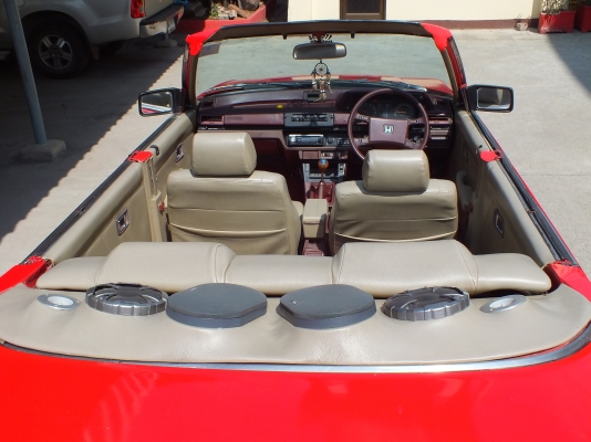 ขายหรือแลกรถเปิดประทุนมีวิศวะรับรอง lpGลดราคาให้ครับ  60000