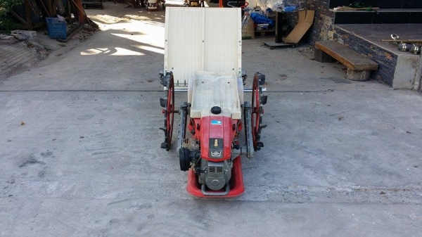 รถดำนา YANMAR รุ่น YP220 เก่าญี่ปุ่น ดำนา 2 แถว ขนาดกระทัดรัด สภาพสวย เครื่องยนต์ติดง่าย รถดำนา YANMAR รุ่น YP220 เก่าญี่ปุ่น ดำนา 2 แถว ขนาดกระทัดรัด สภาพสวย เครื่องยนต์ติดง่าย