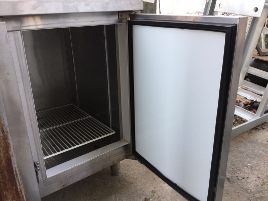 ขายตู้แช่สแตนเลส 3ประตู สภาพเหมือนใหม่ๆ ถูก ทำมา4หมื่นกว่า ขายตู้แช่สแตนเลส 3ประตู สภาพเหมือนใหม่ๆ ถูก ทำมา4หมื่นกว่า