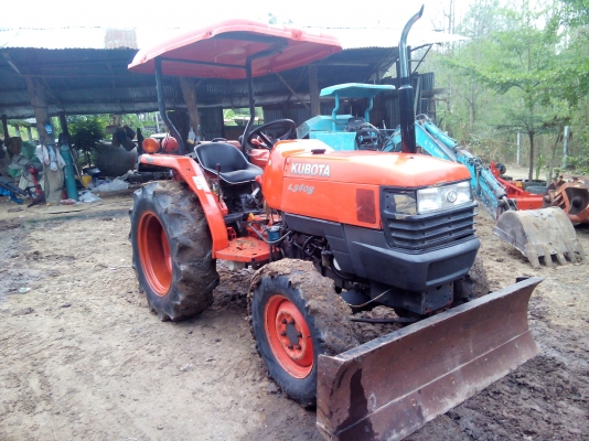 ขายรถไถ Kubota L 3408 (4WD) พร้อมมีดดันหน้า และผานพรวน รถพร้อมใช้งานครับ