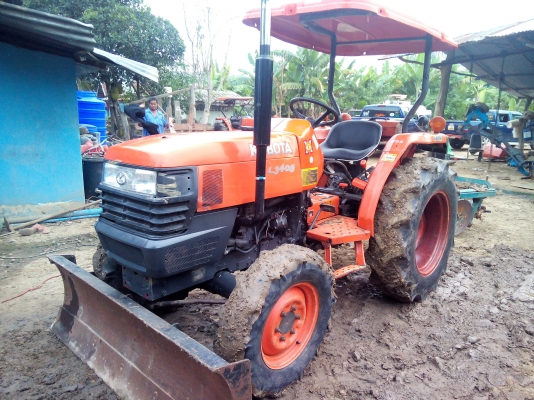 ขายรถไถ Kubota L 3408 (4WD) พร้อมมีดดันหน้า และผานพรวน รถพร้อมใช้งานครับ