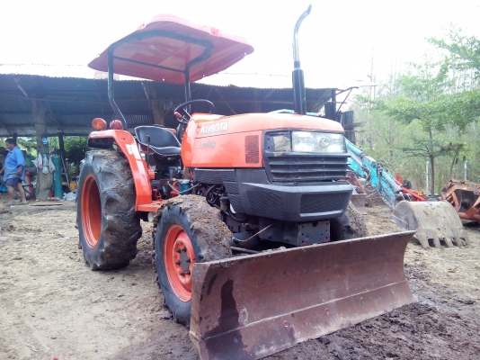 ขายรถไถ Kubota L 3408 (4WD) พร้อมมีดดันหน้า และผานพรวน รถพร้อมใช้งานครับ